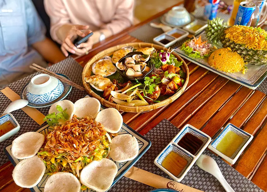 Đến l&agrave;ng sinh th&aacute;i ẩm thực Qu&ecirc; Dừa Bến Tre thưởng thức đặc sản truyền thống 8