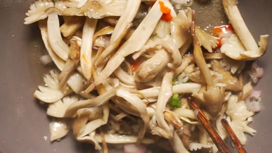 Thưởng thức bánh xèo nấm mối Bến Tre ngon có tiếng tại xứ dừa 4