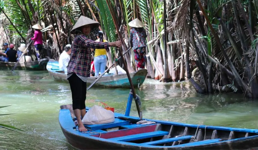 Đi xuồng ch&egrave;o Bến Tre du lịch miền s&ocirc;ng nước T&acirc;y Nam Bộ 3