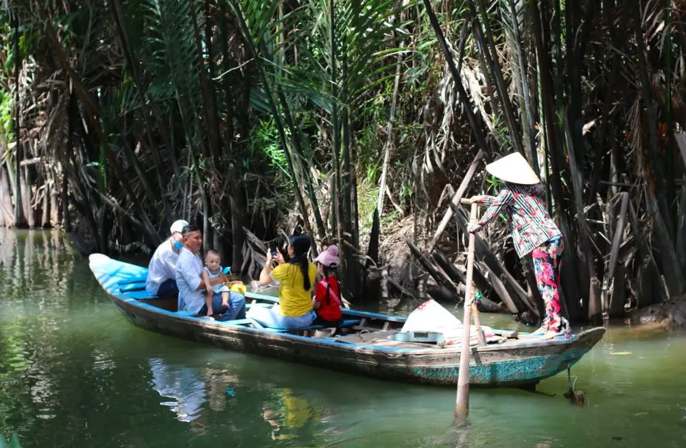 Đi xuồng chèo Bến Tre du lịch miền sông nước Tây Nam Bộ