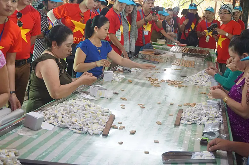 Nghề l&agrave;m kẹo dừa Bến Tre, n&eacute;t đẹp truyền thống qua bao thế hệ 6