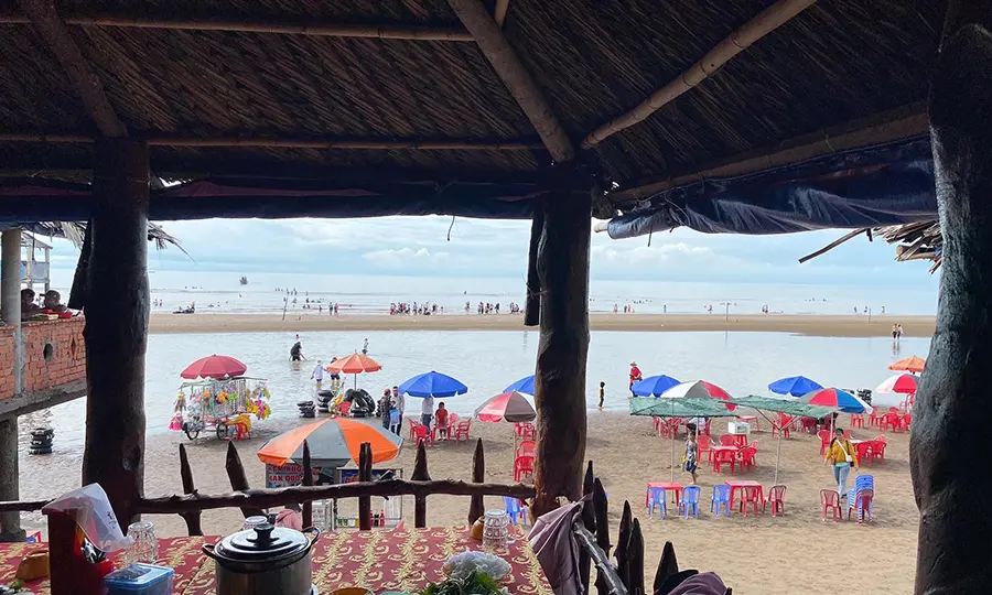 Review đi biển Thạnh Ph&uacute; ăn hải sản ngon, rẻ c&ugrave;ng c&ocirc; bạn Huyền Nhi 6