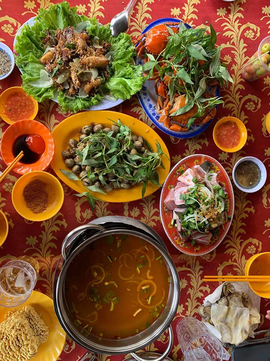 Review đi biển Thạnh Ph&uacute; ăn hải sản ngon, rẻ c&ugrave;ng c&ocirc; bạn Huyền Nhi 7