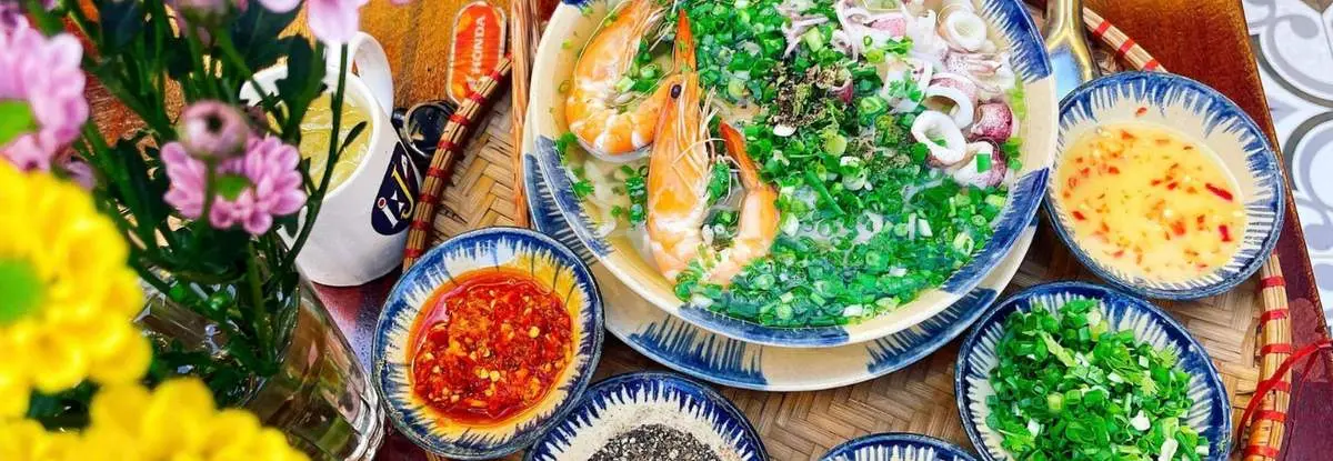 Quán Bổn Tiệm nổi tiếng với món bún quậy thơm ngon nức mũi