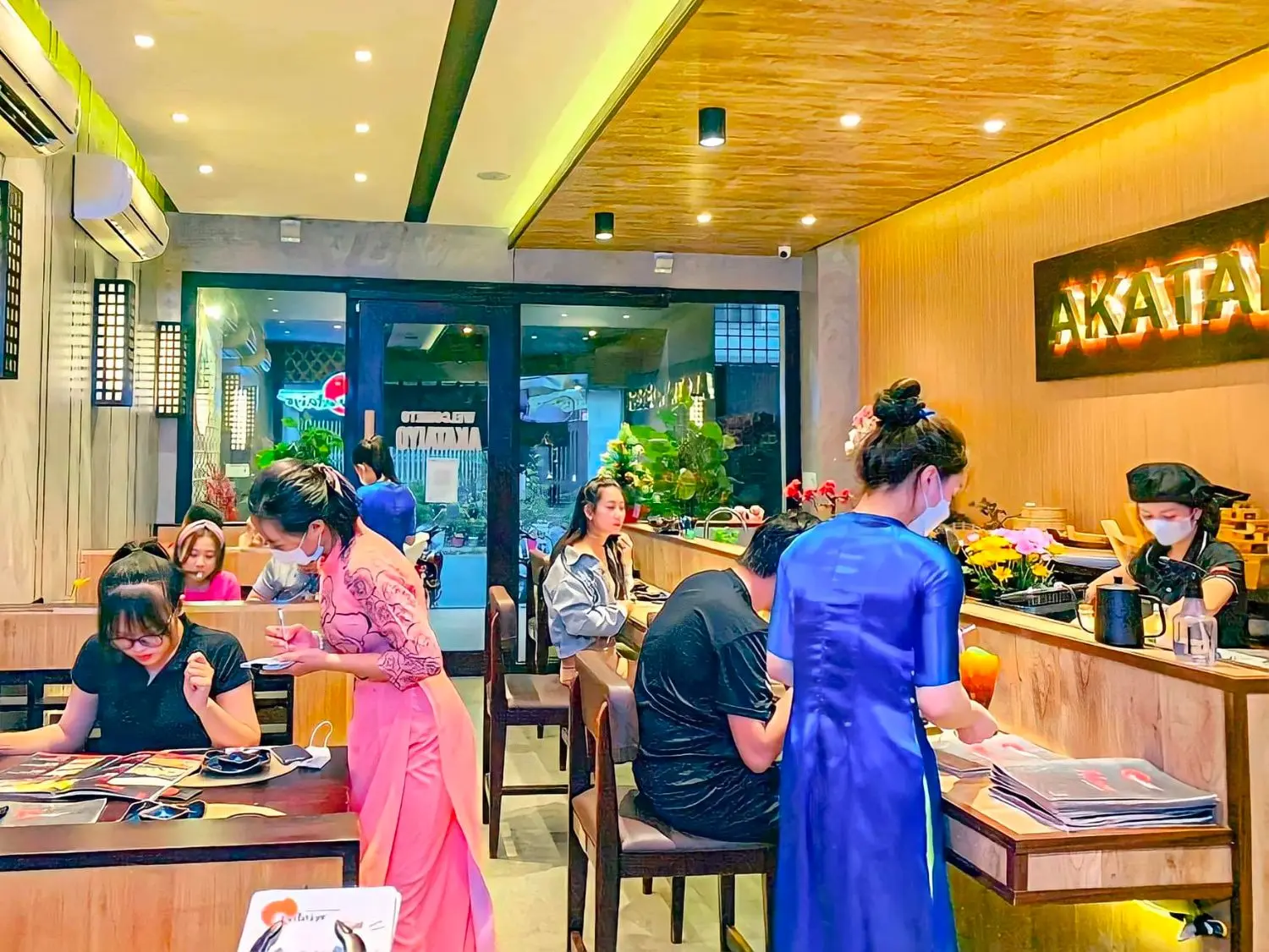 Akataiyo Sushi, nh&agrave; h&agrave;ng Nhật Bản sang trọng bậc nhất B&igrave;nh Dương 8