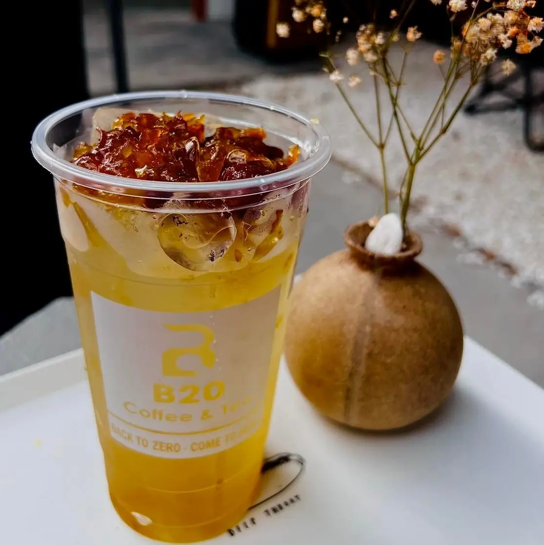 B20 Coffee Tea quán cà ph&ecirc; được giới trẻ Bình Dương săn đón 9