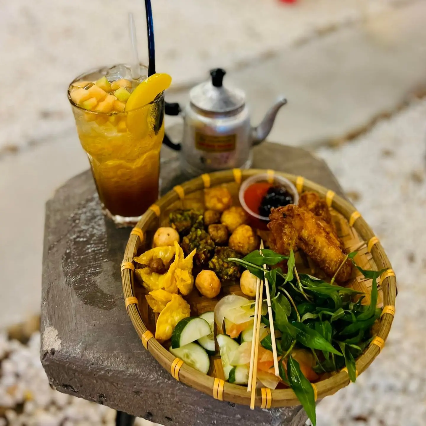 B20 Coffee Tea quán cà ph&ecirc; được giới trẻ Bình Dương săn đón 10