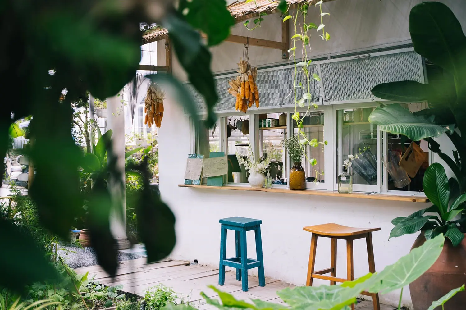 Cafe Thị 2, chốn an y&ecirc;n nơi phố thị bộn bề 10