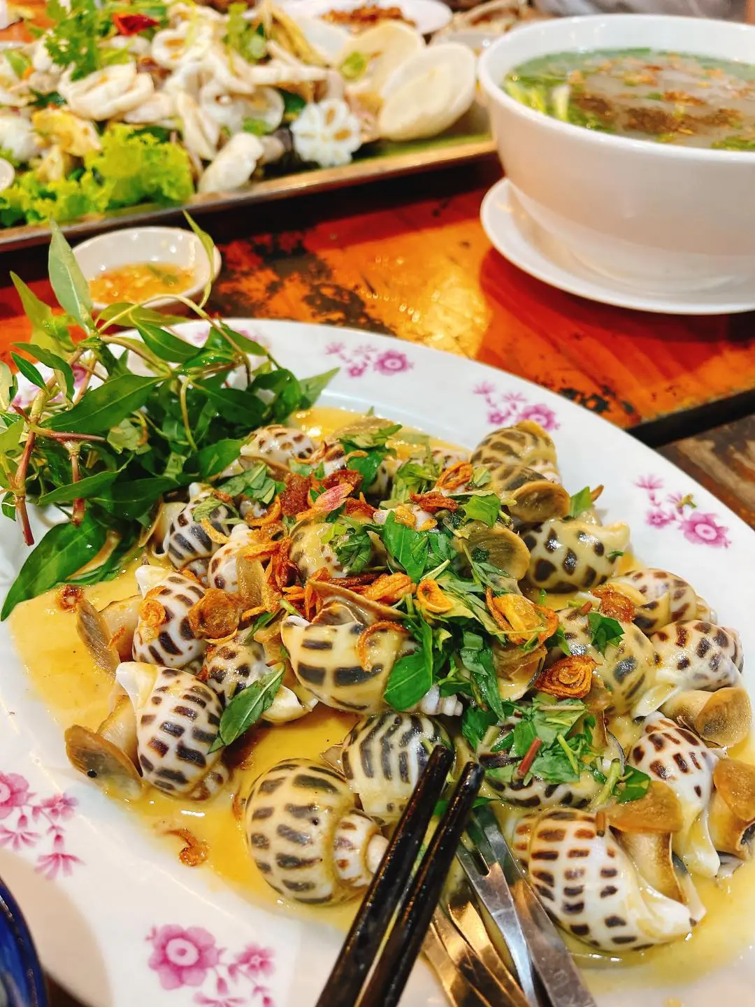 Đến Chiều Nay Qu&aacute;n thưởng thức bữa ăn gia đ&igrave;nh ấm c&uacute;ng 7