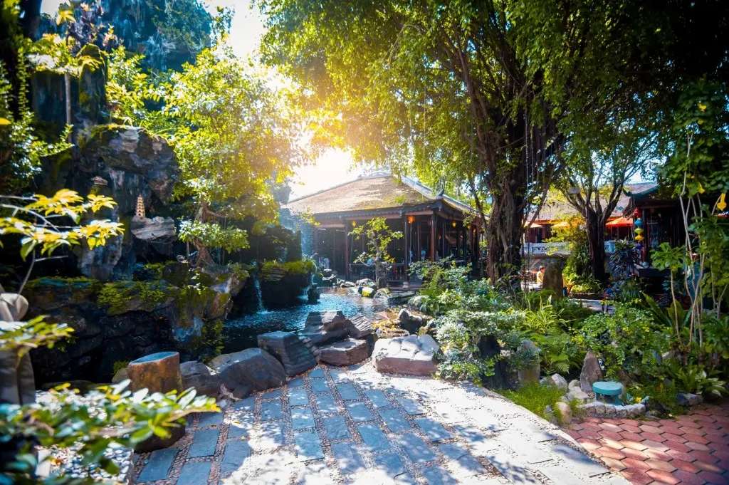 Đến Ho&agrave;ng Cung qu&aacute;n kh&aacute;m ph&aacute; kh&ocirc;ng gian ẩm thực mang phong c&aacute;ch Huế vương giả 7