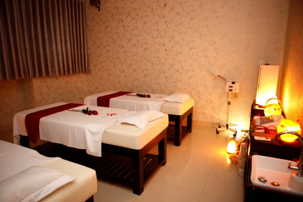 Đến Ho&agrave;ng Cung qu&aacute;n kh&aacute;m ph&aacute; kh&ocirc;ng gian ẩm thực mang phong c&aacute;ch Huế vương giả 12
