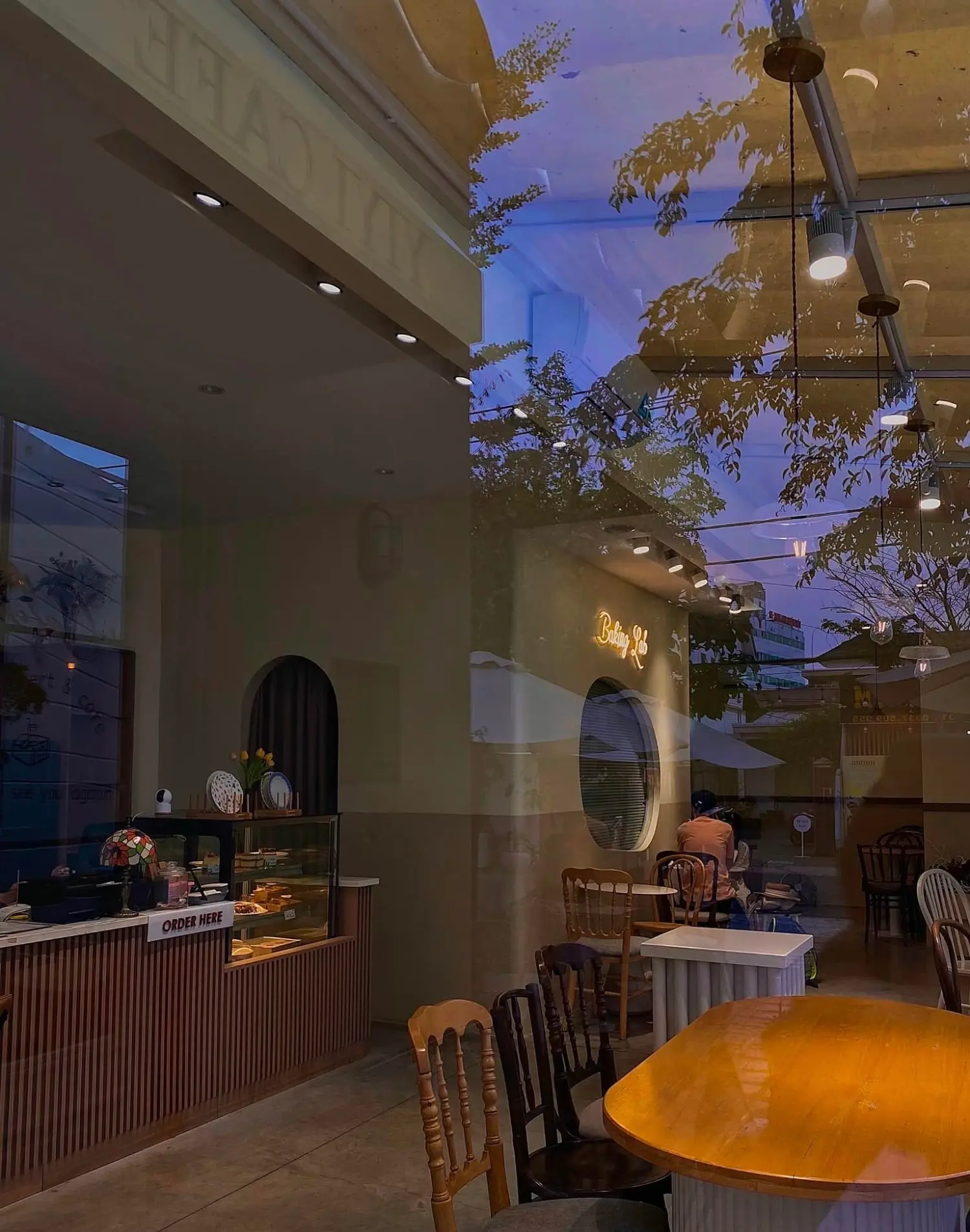 Ghé Yiyi Dessert Cafe check in không gian cà phê phong cách tình thơ Hàn Quốc 7