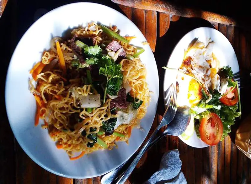 Kh&aacute;m ph&aacute; Cafe qu&aacute;n Gi&oacute; v&agrave; Nước, kh&ocirc;ng gian s&acirc;n vườn độc đ&aacute;o 9