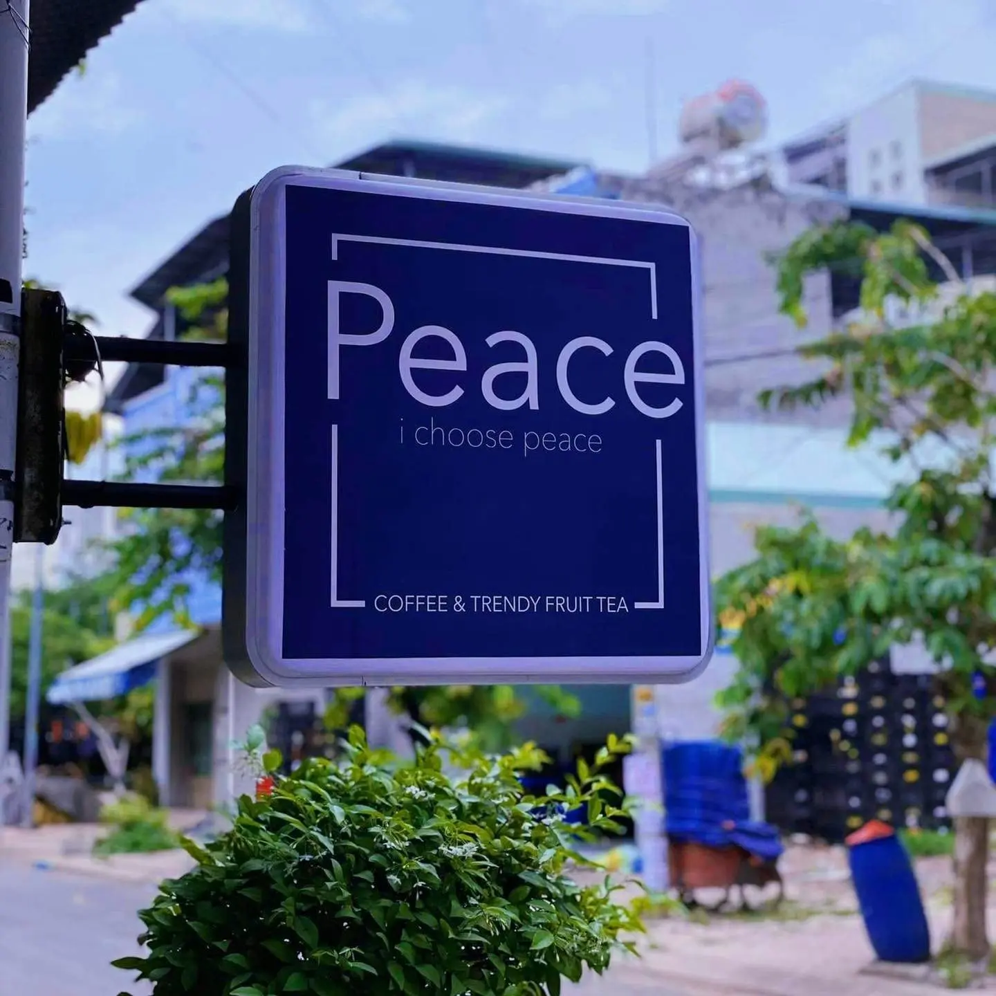 Peace Coffee Trendy Fruit qu&aacute;n c&agrave; ph&ecirc; l&agrave;m đi&ecirc;n đảo giới trẻ B&igrave;nh Dương 2
