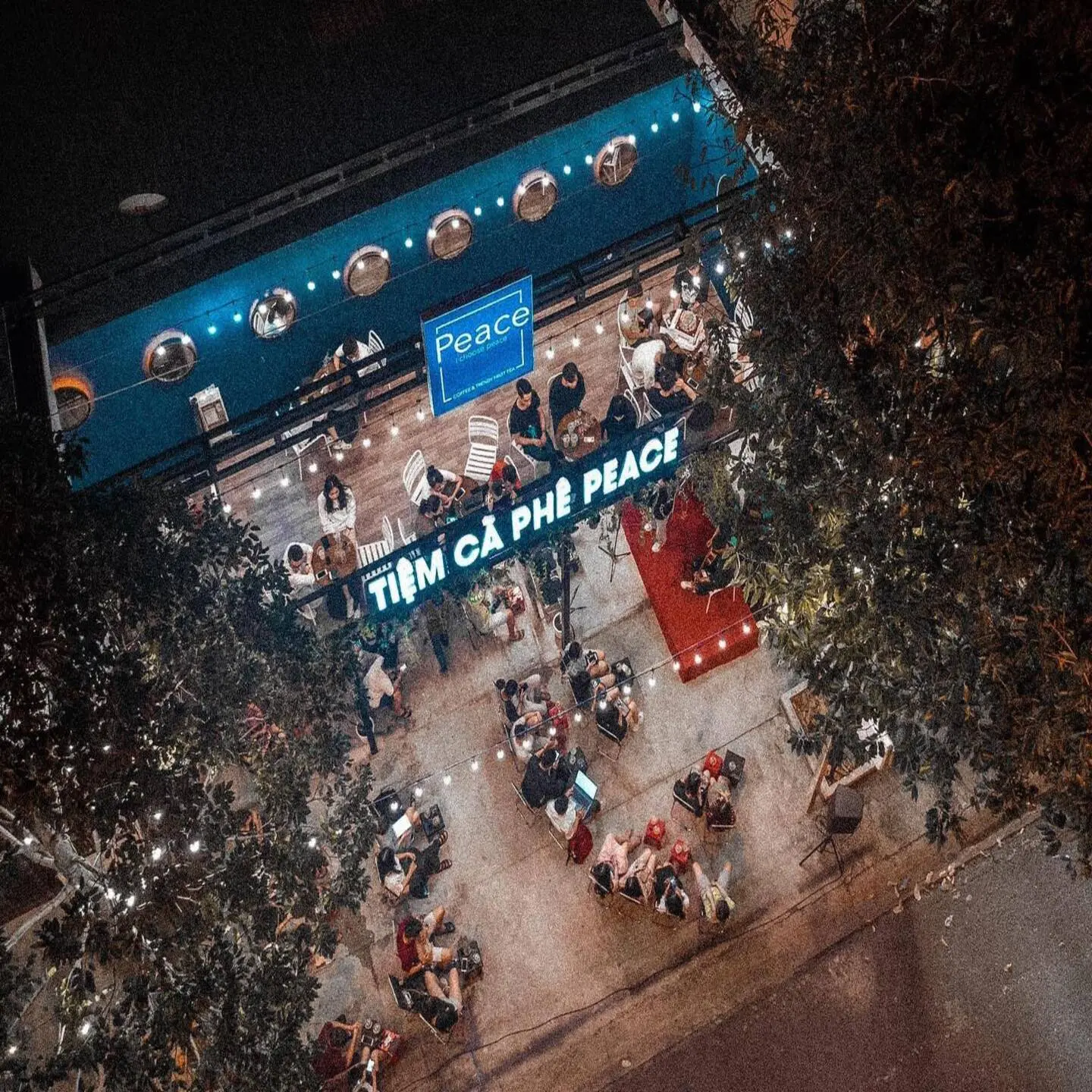 Peace Coffee Trendy Fruit qu&aacute;n c&agrave; ph&ecirc; l&agrave;m đi&ecirc;n đảo giới trẻ B&igrave;nh Dương 10