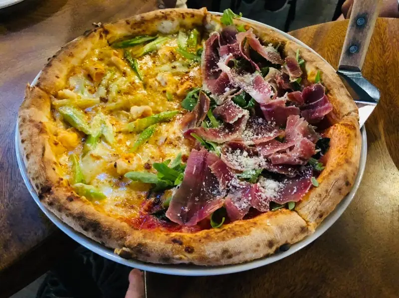 Khám phá Emoji Pizza truyền thống cực độc đáo ở Bình Dương