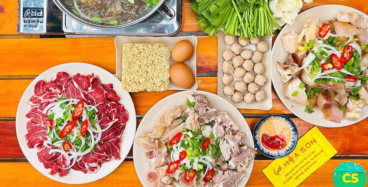 Tiệm lẩu nướng Hỏa Sơn và hương vị cay nồng nức lòng thực khách