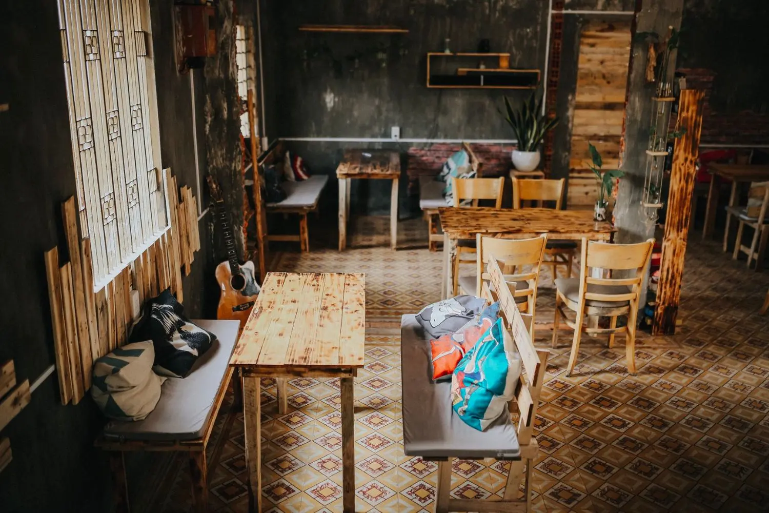 Tìm về Nhà cũ Coffee hoài niệm níu giữ chút ký ức với không gian xưa
