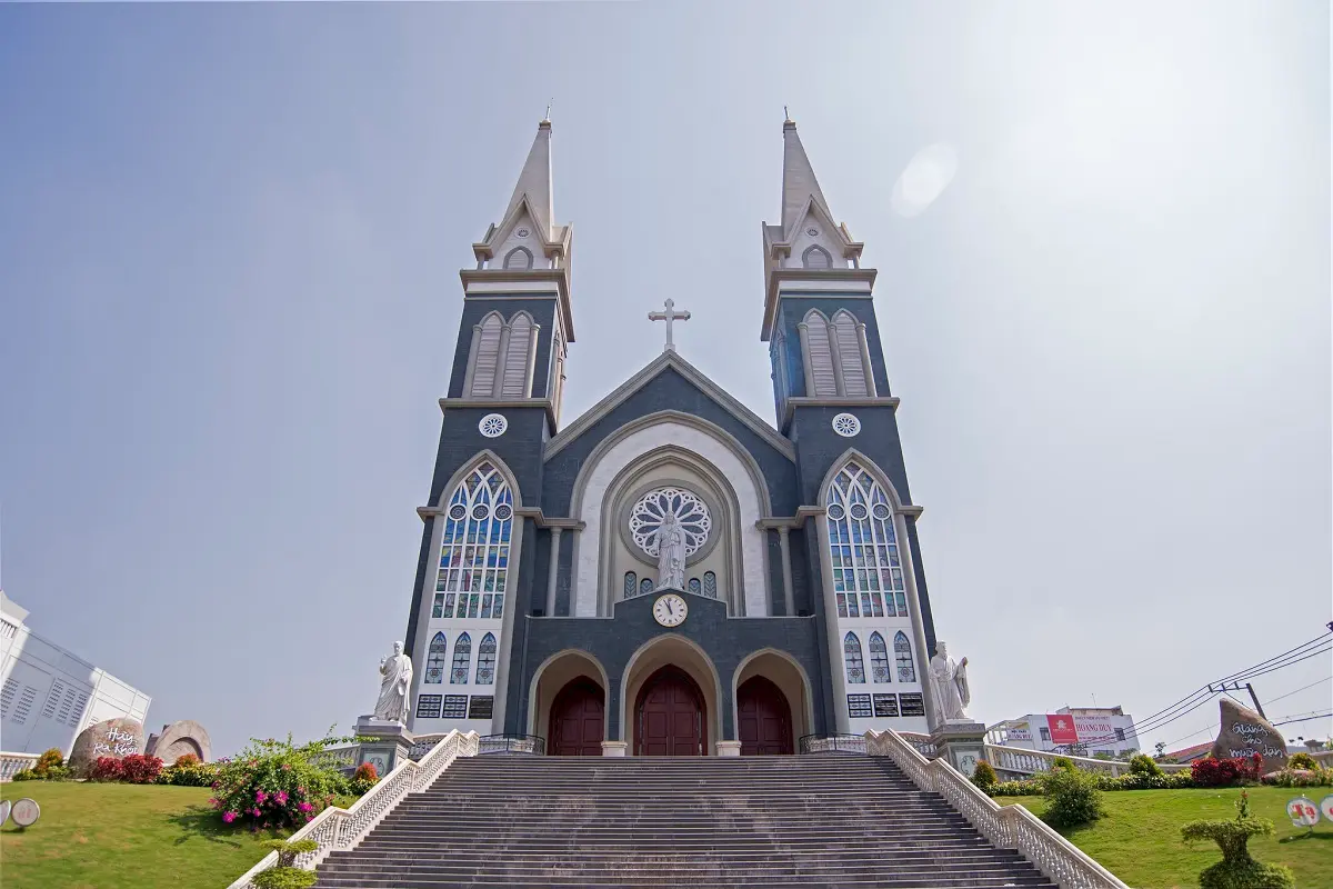 Review nhà thờ Phú Cường mọi ngóc ngách đẹp ngỡ trời Tây 7