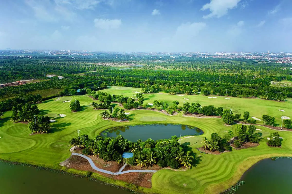 S&acirc;n Golf S&ocirc;ng B&eacute;, điểm vui chơi l&acirc;u đời nhất B&igrave;nh Dương 2