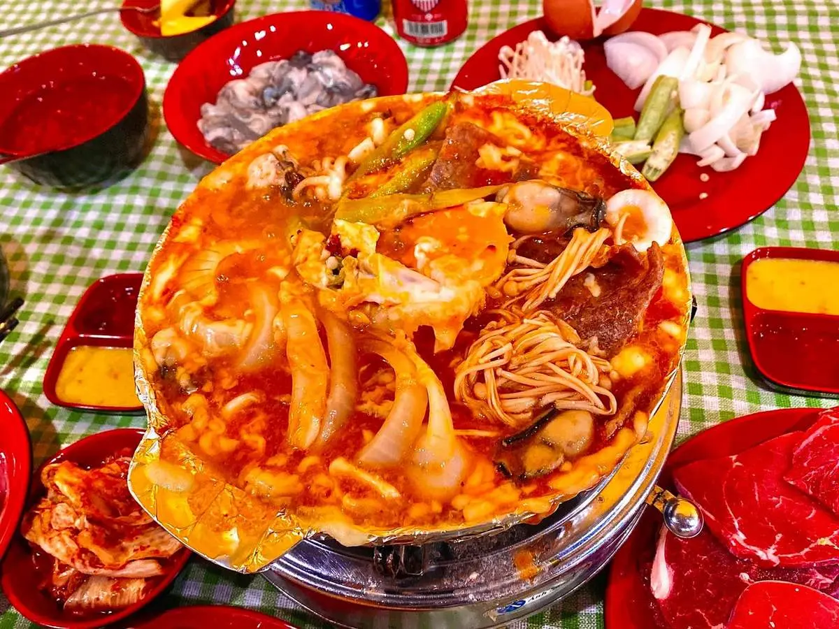 B&ograve; sốt hẻm qu&aacute;n ăn thu h&uacute;t giới trẻ B&igrave;nh Phước 8