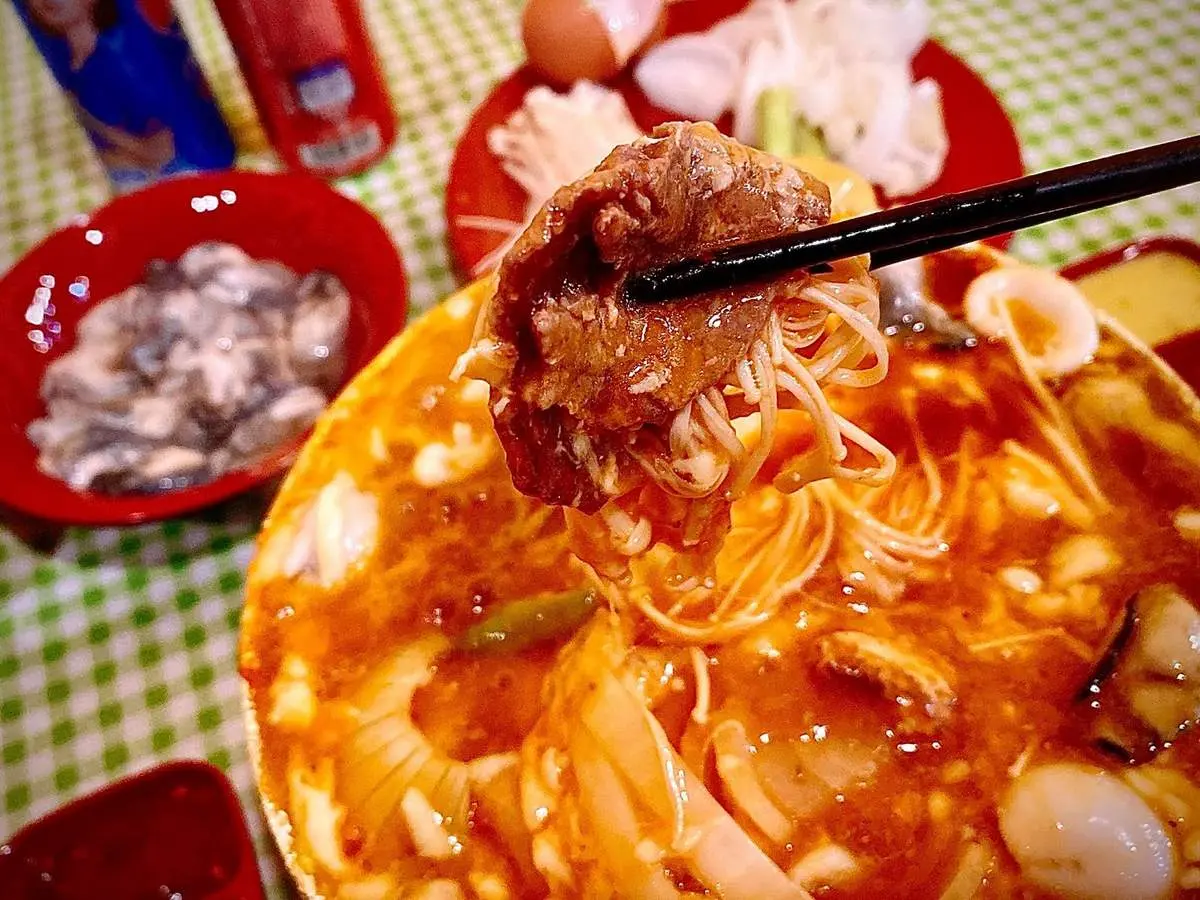 B&ograve; sốt hẻm qu&aacute;n ăn thu h&uacute;t giới trẻ B&igrave;nh Phước 9