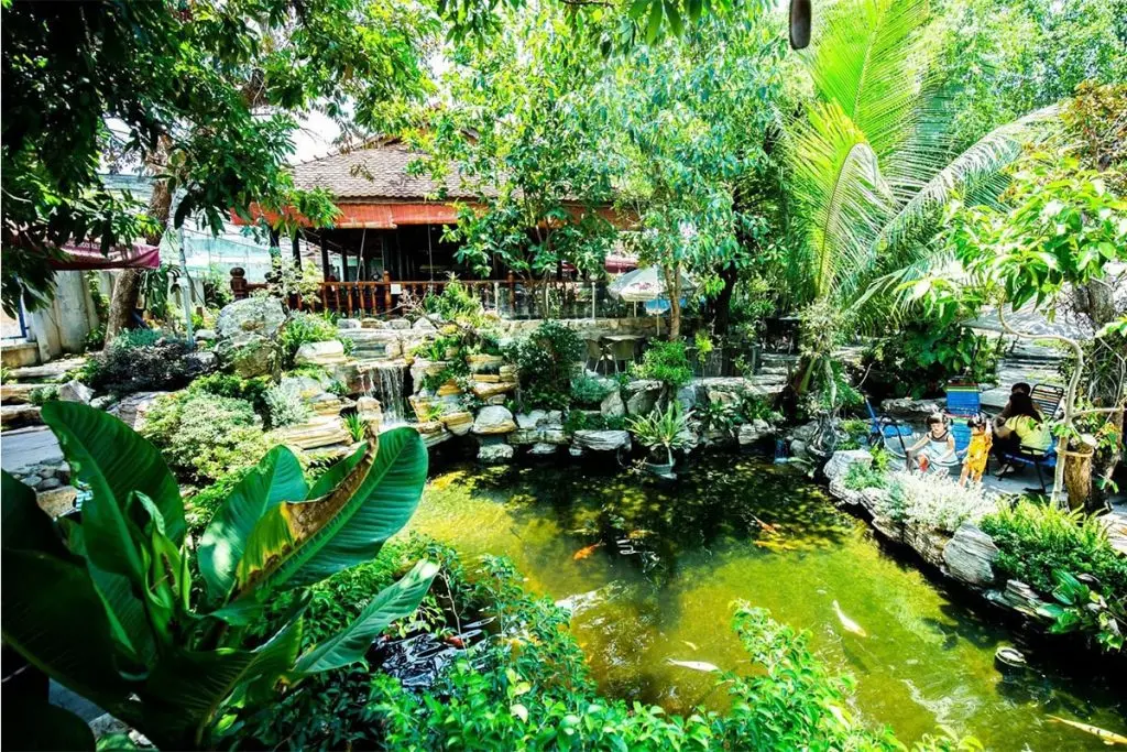 Đến Trầm Koi Garden Coffee tận hưởng kh&ocirc;ng gian nh&agrave; vườn an tĩnh 3