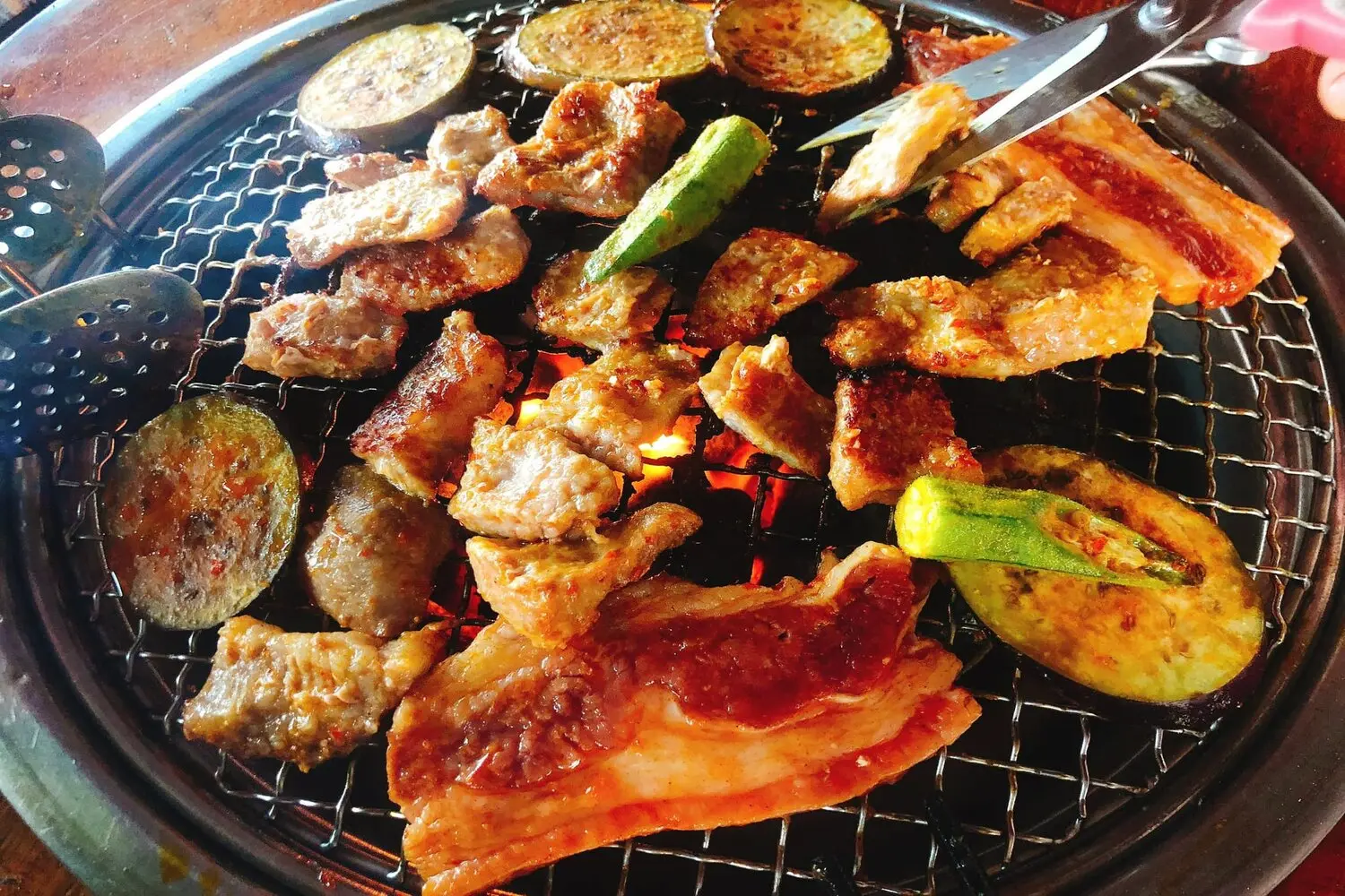 Galaxy BBQ, qu&aacute;n lẩu nướng ngon nhất nh&igrave; B&igrave;nh Phước 2