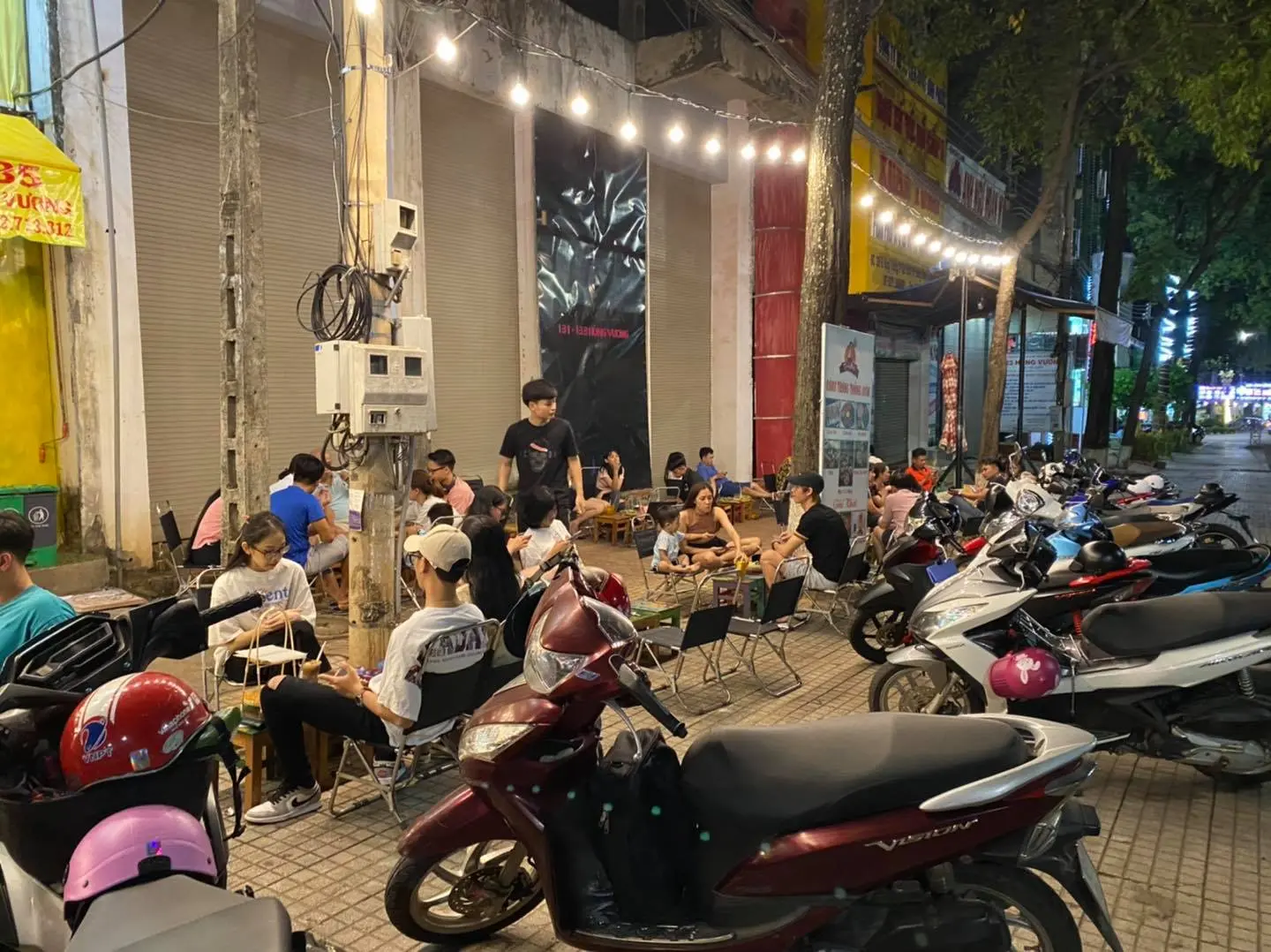 Gh&eacute; Phố ăn vặt thằng Bờm kh&aacute;m ph&aacute; toạ độ ăn uống si&ecirc;u hấp dẫn 8