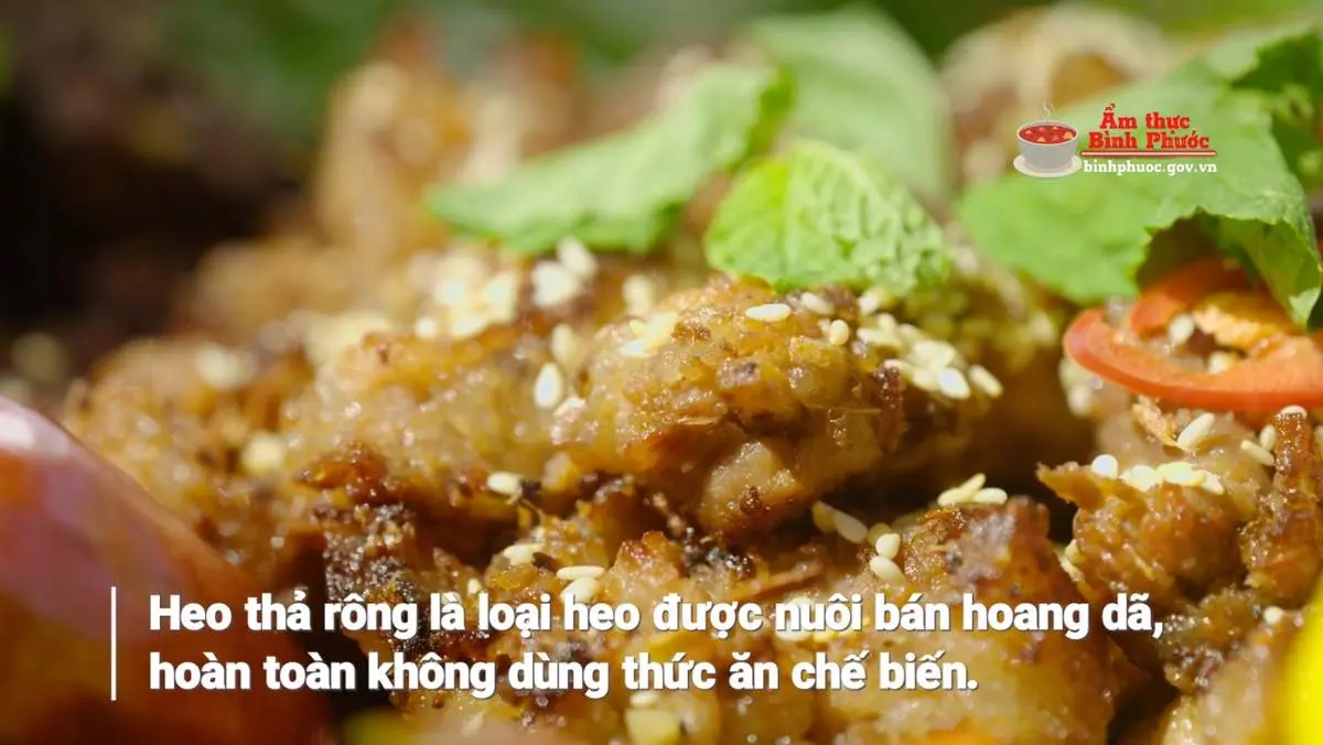 Heo thả r&ocirc;ng, đặc sản hấp dẫn của v&ugrave;ng S&oacute;c Bom Bo 4