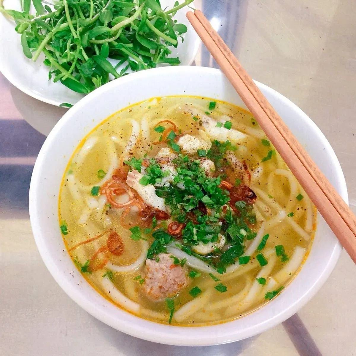 Thưởng thức B&aacute;nh canh c&aacute; l&oacute;c Đồng Xo&agrave;i v&agrave; hương vị hấp dẫn kh&oacute; qu&ecirc;n 2