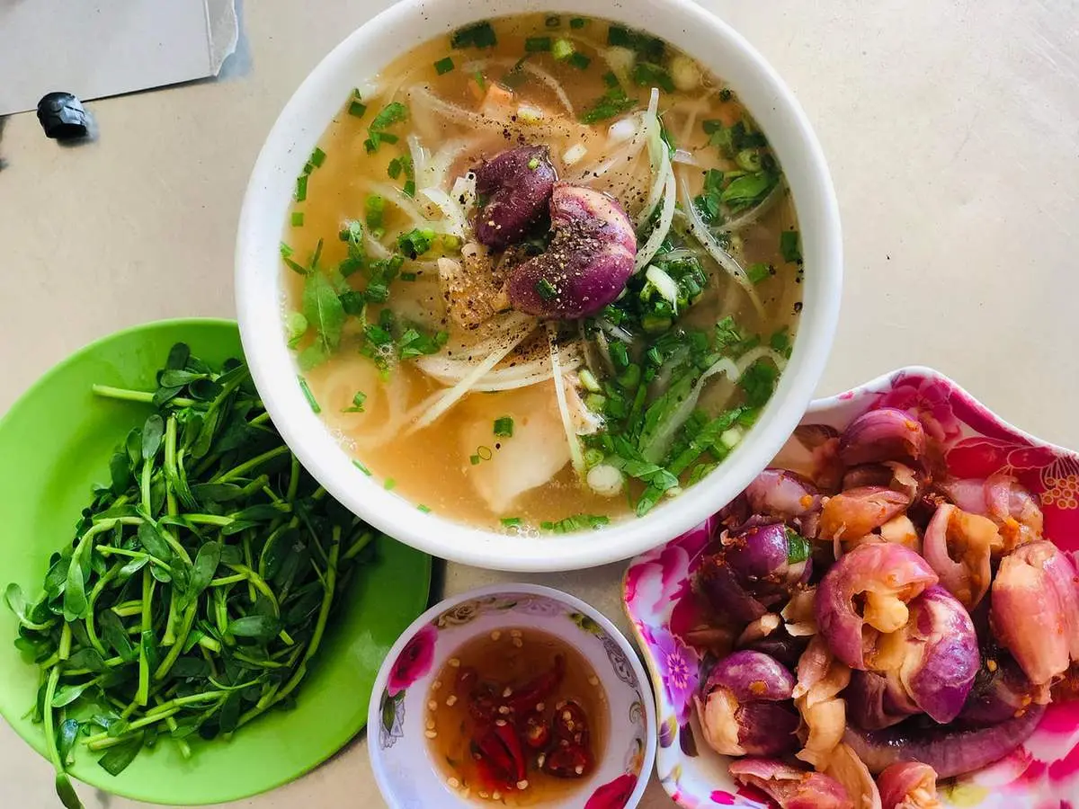 Thưởng thức B&aacute;nh canh c&aacute; l&oacute;c Đồng Xo&agrave;i v&agrave; hương vị hấp dẫn kh&oacute; qu&ecirc;n 5