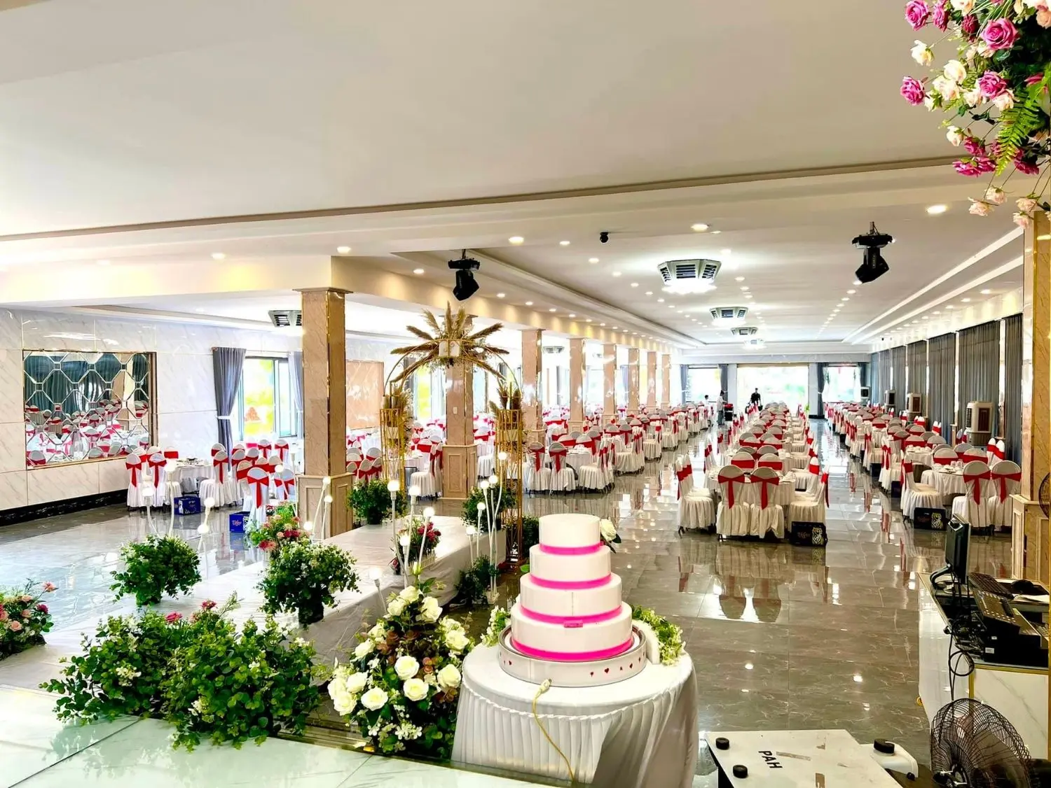 Trải nghiệm Nh&agrave; h&agrave;ng S&aacute;u Băng nổi tiếng với kh&ocirc;ng gian sang trọng 5