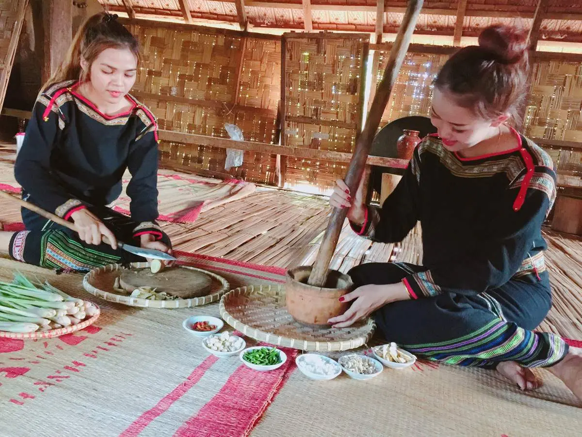Độc đ&aacute;o m&oacute;n Gỏi c&agrave; đắng c&aacute; cơm ở Bu&ocirc;n Ma Thuột 4
