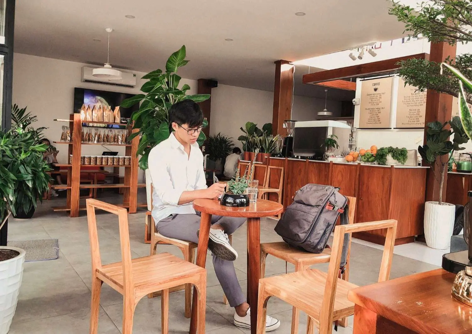 Orange Caf&eacute;, kh&ocirc;ng gian ngọt ng&agrave;o như t&igrave;nh đầu 6