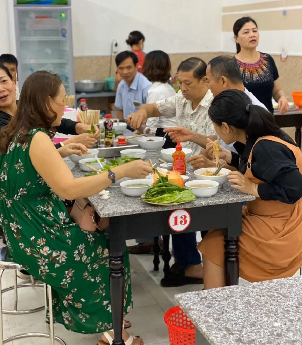 Thưởng thức ngay Phở kh&ocirc; Hai T&ocirc; 99 khi du lịch Bu&ocirc;n Ma Thuột 6