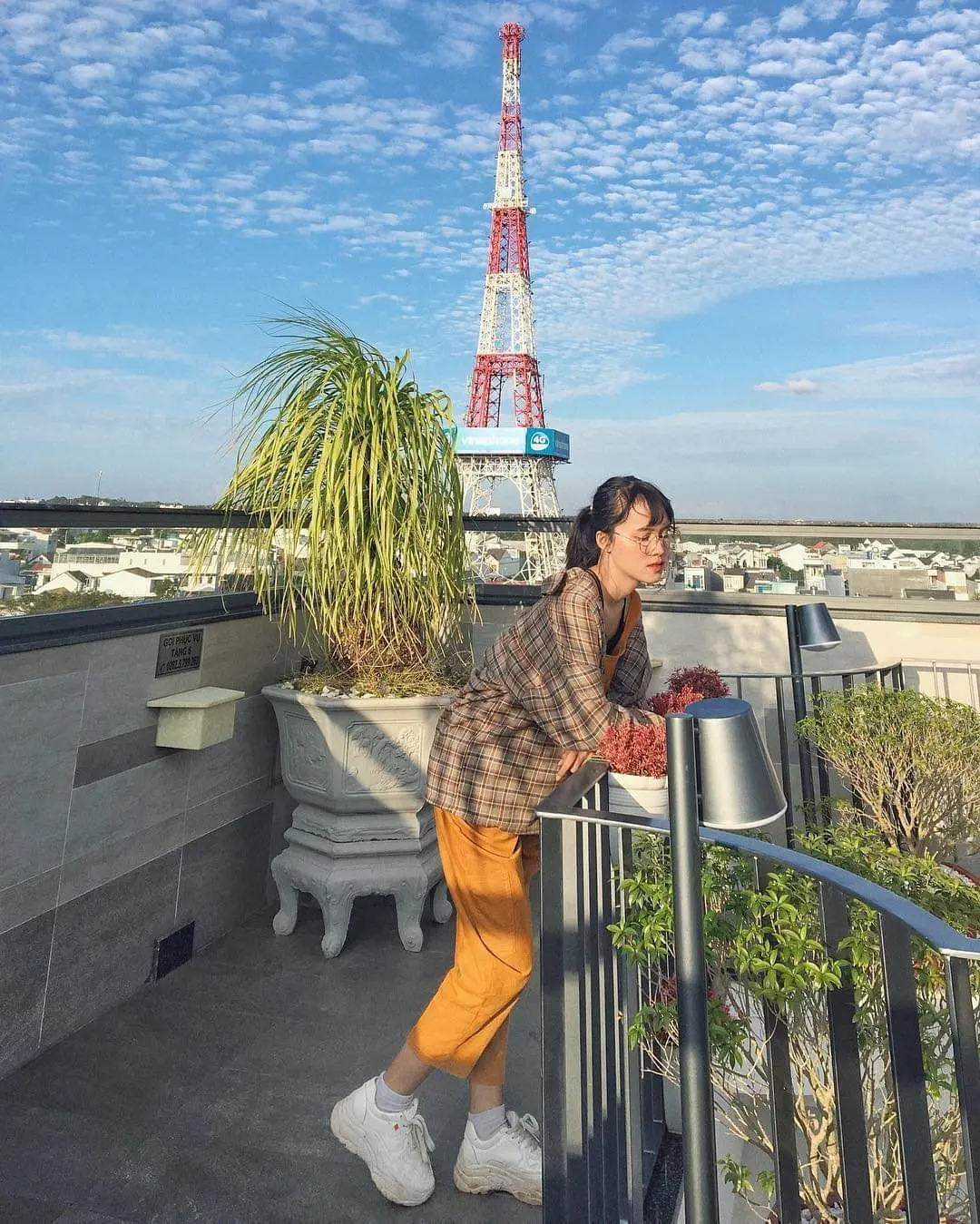 Zozo Tea, qu&aacute;n c&agrave; ph&ecirc; s&acirc;n thượng c&oacute; view to&agrave;n th&agrave;nh phố 6