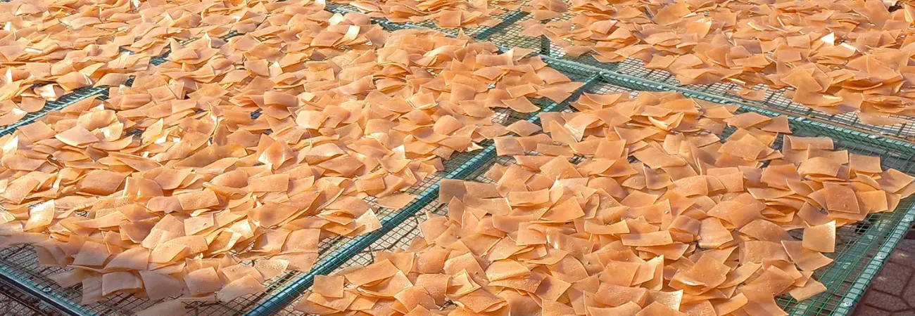 Bánh phồng tôm Năm Căn, đặc sản đậm đà hương vị biển