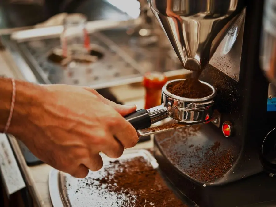 5 qu&aacute;n cafe c&aacute; koi C&agrave; Mau view đẹp c&oacute; thể bạn chưa biết 8