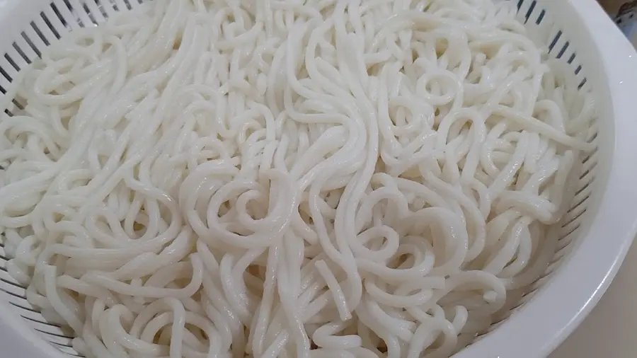 B&aacute;nh tầm cay C&agrave; Mau, m&oacute;n ngon d&acirc;n d&atilde; xứ Đất Mũi 4