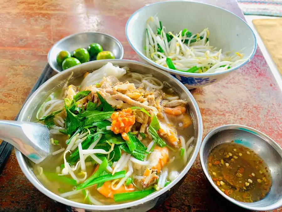B&uacute;n nước l&egrave;o Tắc V&acirc;n với hương vị l&agrave;m xi&ecirc;u l&ograve;ng bất cứ ai 2