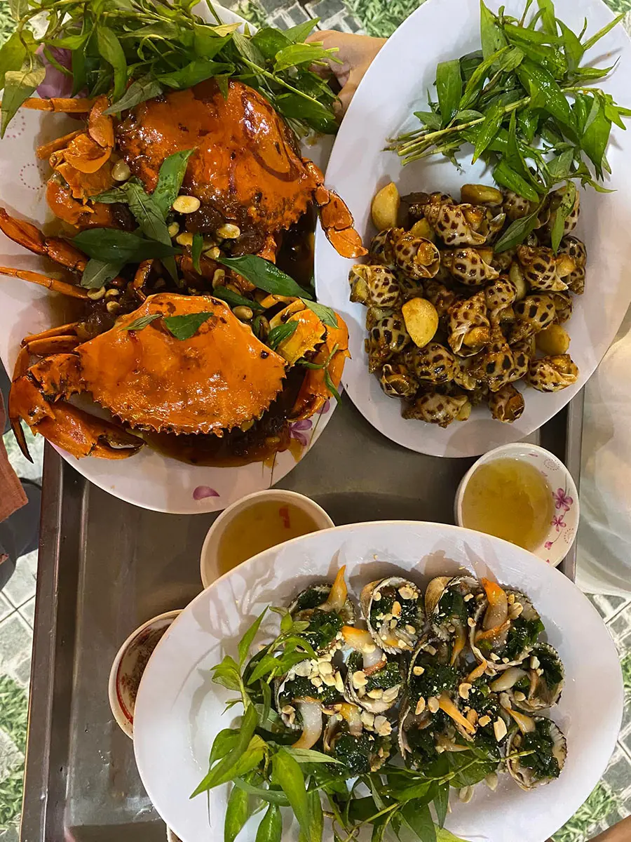 Gh&eacute; ẩm thực hải sản Ho&agrave;ng Hổ thưởng thức m&oacute;n ngon ba miền 7
