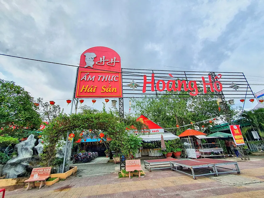 Gh&eacute; ẩm thực hải sản Ho&agrave;ng Hổ thưởng thức m&oacute;n ngon ba miền 3