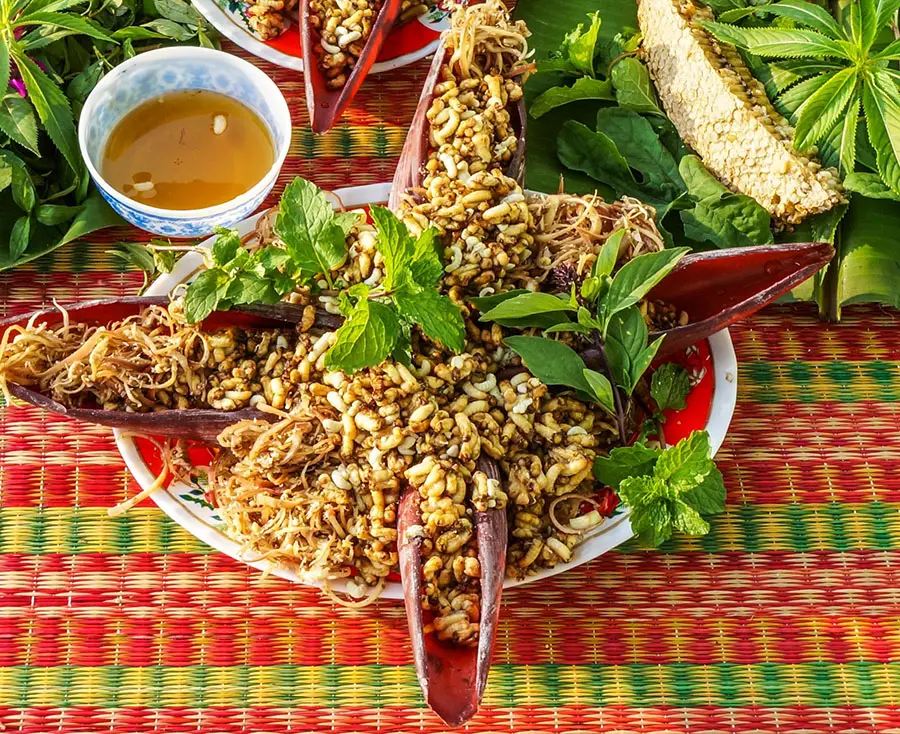 Gỏi nhộng ong rừng U Minh, đặc sản qu&yacute; hiếm ở miệt rừng tr&agrave;m 7