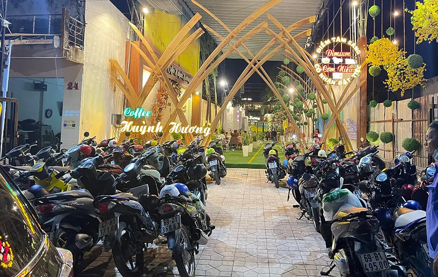 Huỳnh Hương Caf&eacute;, khu vườn cổ t&iacute;ch giữa l&ograve;ng C&agrave; Mau 2