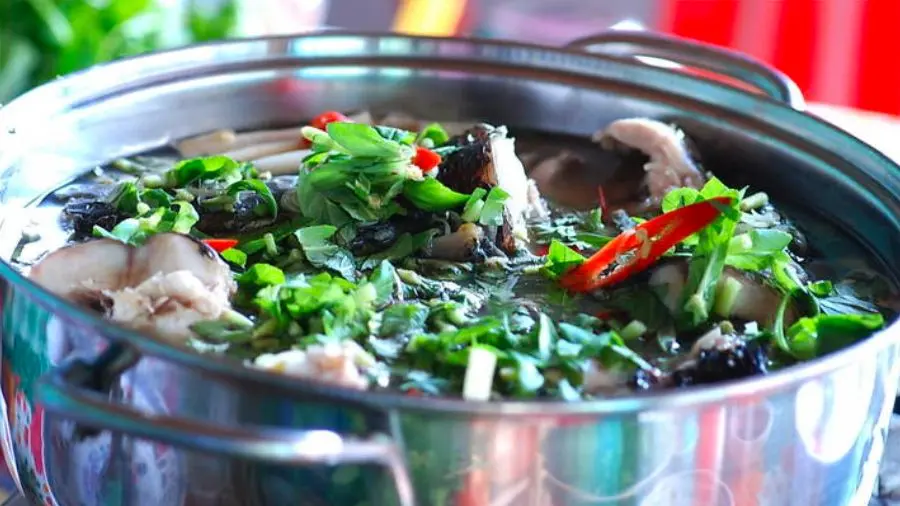 Lẩu rau rừng C&agrave; Mau, m&oacute;n ngon d&acirc;n d&atilde; đậm chất Nam Bộ 2
