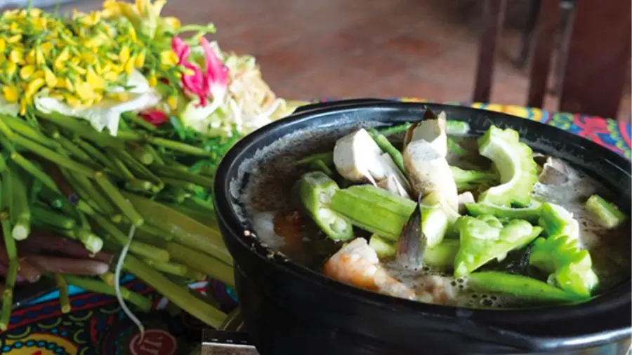 Lẩu rau rừng C&agrave; Mau, m&oacute;n ngon d&acirc;n d&atilde; đậm chất Nam Bộ 3