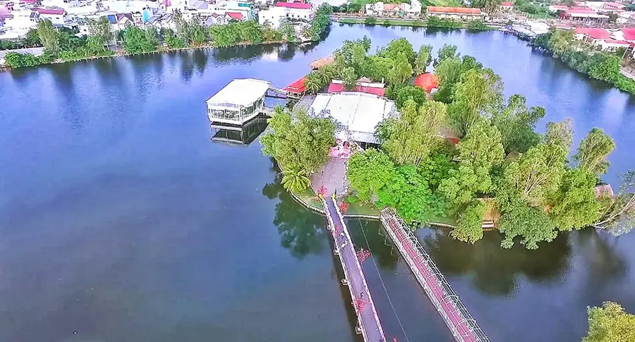Nh&agrave; h&agrave;ng V&acirc;n Thủy, ốc đảo ẩm thực giữa l&ograve;ng hồ Điều H&ograve;a 2