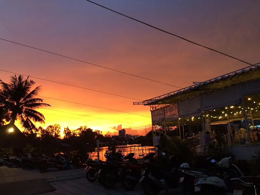 Nh&agrave; h&agrave;ng V&acirc;n Thủy, ốc đảo ẩm thực giữa l&ograve;ng hồ Điều H&ograve;a 6