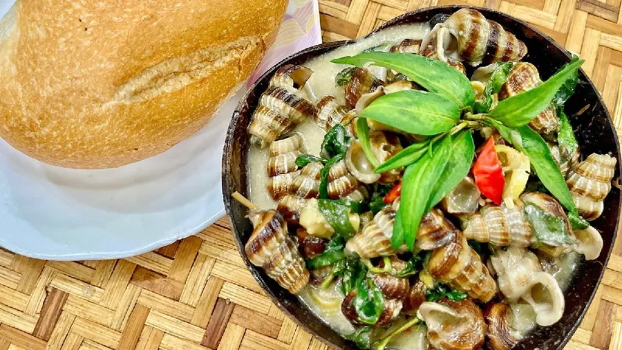 Thưởng thức Ốc len x&agrave;o dừa C&agrave; Mau với hương vị đậm đ&agrave;, kh&oacute; qu&ecirc;n 5